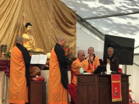 正授三皈五戒 Transmission of 3 Refuges & 5 Precepts