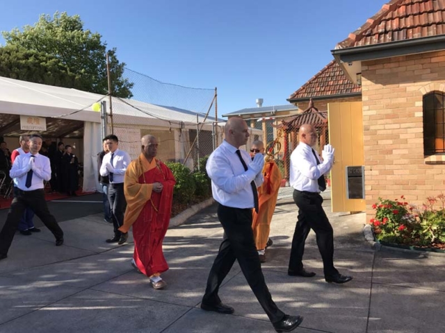 迎請住持大和尚 Inviting the Abbot