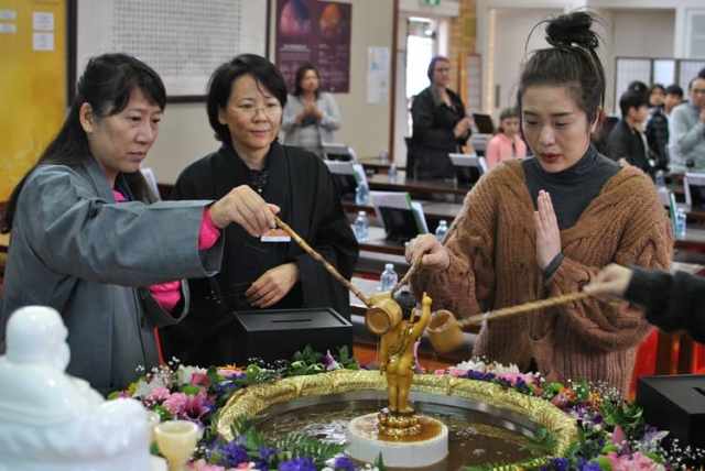 浴佛法會 Buddha Bathing 浴佛法會 Buddha Bathing