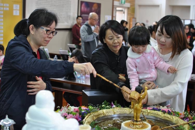 浴佛法會 Buddha Bathing 浴佛法會 Buddha Bathing