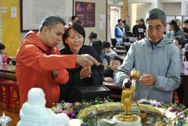 浴佛法會 Buddha Bathing 浴佛法會 Buddha Bathing