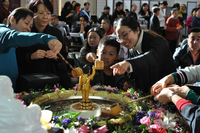 浴佛法會 Buddha Bathing 浴佛法會 Buddha Bathing