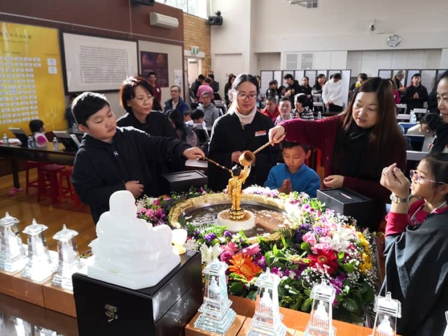 浴佛法會 Buddha Bathing 浴佛法會 Buddha Bathing