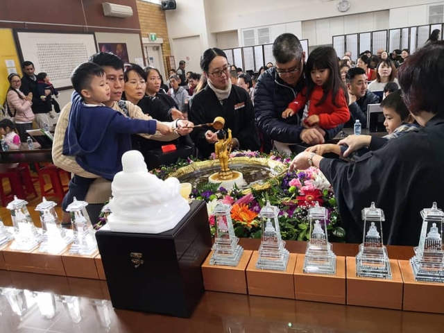 浴佛法會 Buddha Bathing 浴佛法會 Buddha Bathing