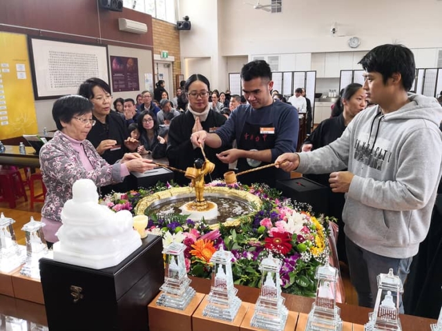 浴佛法會 Buddha Bathing 浴佛法會 Buddha Bathing